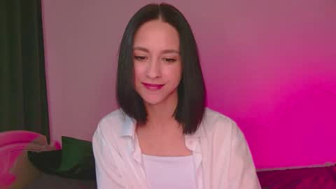 Mia online show from 09.15.25