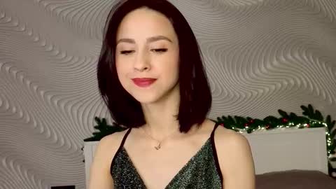 Mia online show from 12.23.25