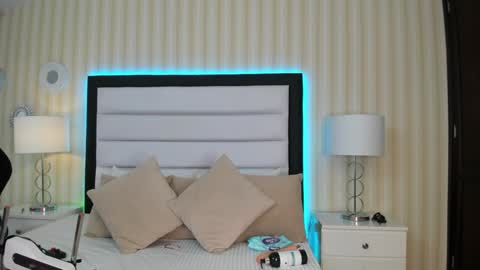 Mia Sweetth online show from 12.10.24