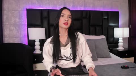 Mia Sweetth online show from 12.27.24