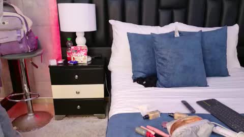 Mia Sweetth online show from 10.13.25