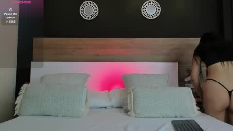 Mia online show from 10.10.25