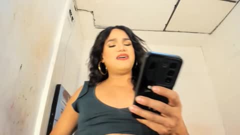 Snapshot of miavaniity54 chatting on 11.17.25 miavaniity54 online show from 11.17.25