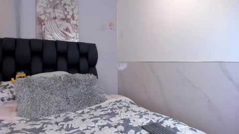 miavelvet1 online show from 11.26.25