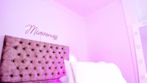 Miavenuss 1 online show from 03.03.25