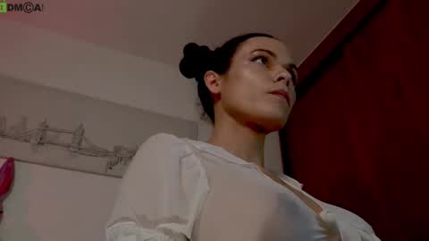 Snapshot of miavero chatting on 10.12.25 Mia online show from 10.12.25