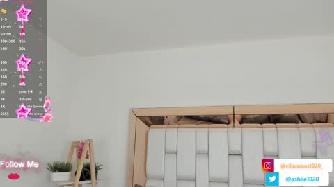 Mia Villalobos online show from 01.11.25