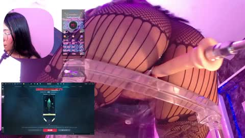 Snapshot of miavoss_ chatting on 01.05.25 mia online show from 01.05.25