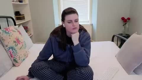 Mia  online show from 02.27.26