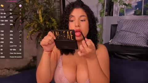 Snapshot of miawoderfull chatting on 01.03.25 Mia online show from 01.03.25