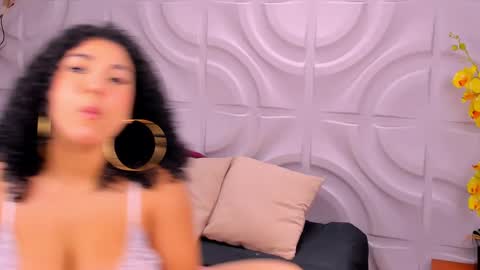 Snapshot of miawoderfull chatting on 01.06.25 Mia online show from 01.06.25