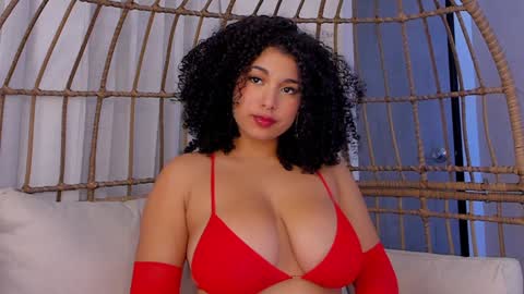 Snapshot of miawoderfull chatting on 01.18.25 Mia online show from 01.18.25