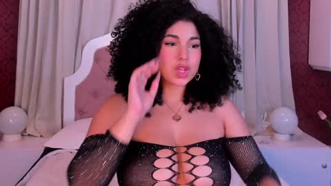 Snapshot of miawoderfull chatting on 01.24.25 Mia online show from 01.24.25