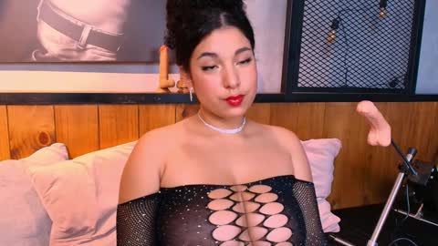 Snapshot of miawoderfull chatting on 01.31.25 Mia online show from 01.31.25