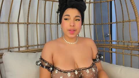 Snapshot of miawoderfull chatting on 02.06.25 Mia online show from 02.06.25