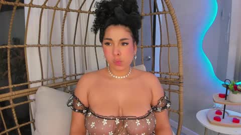 Snapshot of miawoderfull chatting on 02.10.25 Mia online show from 02.10.25