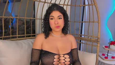 Snapshot of miawoderfull chatting on 02.13.25 Mia online show from 02.13.25