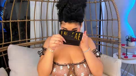 Snapshot of miawoderfull chatting on 02.19.25 Mia online show from 02.19.25