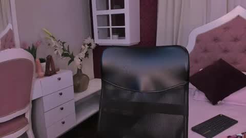 Snapshot of miawoderfull chatting on 03.07.25 Mia online show from 03.07.25