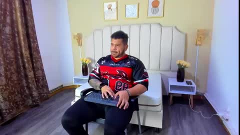 Snapshot of michael_hill1 chatting on 09.30.25 MICHAEL online show from 09.30.25