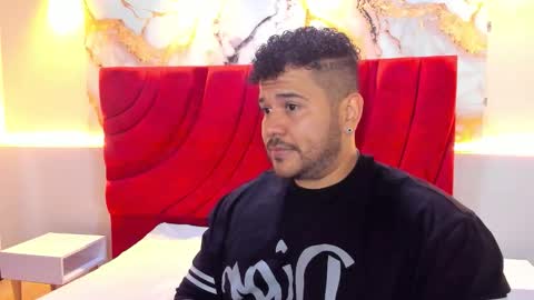 Snapshot of michael_hill1 chatting on 11.01.25 MICHAEL online show from 11.01.25