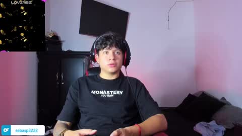 michael independent model  online show from 01.21.25