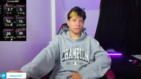 michael independent model  online show from 10.07.25