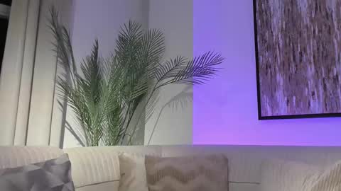 Michael Salens independent model online show from 03.08.25