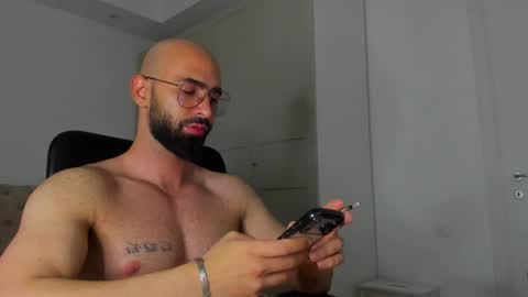 Snapshot of michaelevansx chatting on 04.30.26 MichaelEvansx online show from 04.30.26