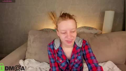 Snapshot of michelle_blond chatting on 03.22.26 michelle_blond online show from 03.22.26
