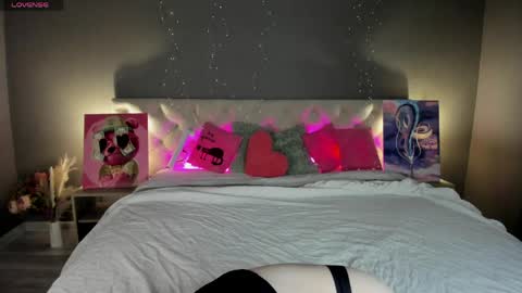 Snapshot of michelle_blond chatting on 03.27.26 michelle_blond online show from 03.27.26