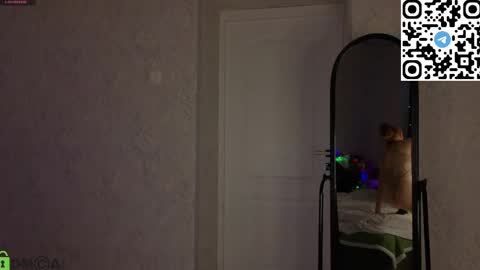 Snapshot of michelle_blond chatting on 05.13.26 michelle_blond online show from 05.13.26
