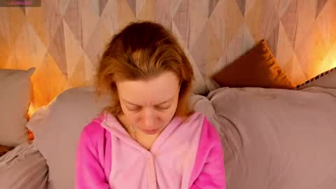 Snapshot of michelle_blond chatting on 05.27.26 michelle_blond online show from 05.27.26