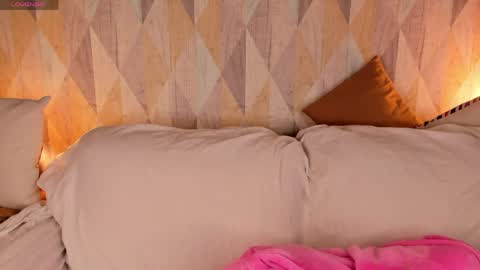 Snapshot of michelle_blond chatting on 05.27.26 michelle_blond online show from 05.27.26