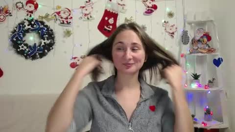 Snapshot of michellee11 chatting on 12.11.24 Michel online show from 12.11.24