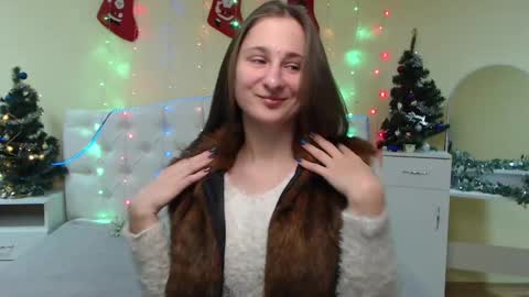 Snapshot of michellee11 chatting on 12.16.24 Michel online show from 12.16.24