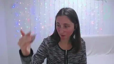 Snapshot of michellee11 chatting on 01.17.25 Michel online show from 01.17.25