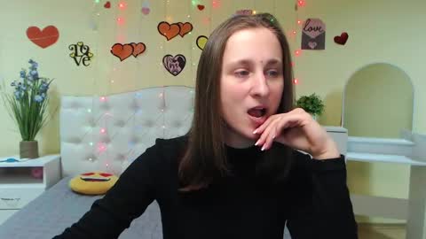 Snapshot of michellee11 chatting on 02.18.25 Michel online show from 02.18.25