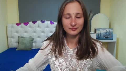 Snapshot of michellee11 chatting on 10.08.25 Michel online show from 10.08.25