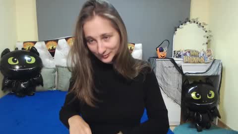 Snapshot of michellee11 chatting on 10.20.25 Michel online show from 10.20.25