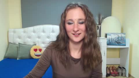 Snapshot of michellee11 chatting on 11.05.25 Michel online show from 11.05.25