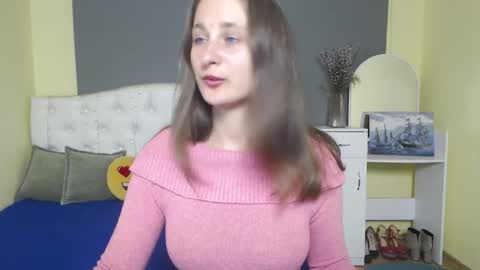 Snapshot of michellee11 chatting on 11.08.25 Michel online show from 11.08.25