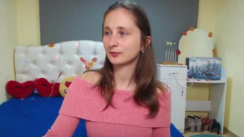 Snapshot of michellee11 chatting on 11.24.25 Michel online show from 11.24.25