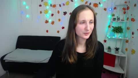 Snapshot of michellee11 chatting on 11.25.25 Michel online show from 11.25.25