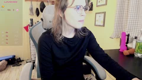 Snapshot of michellereid chatting on 12.15.24 MichelleReid online show from 12.15.24