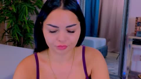 Snapshot of michellereys chatting on 10.13.25 michellereys online show from 10.13.25