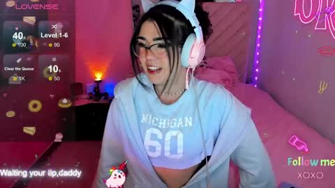 Snapshot of michellevanss22 chatting on 04.23.26 online show from 04.23.26