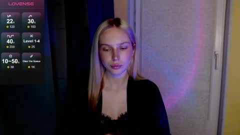 Snapshot of michellevelour chatting on 05.12.26 Michelle online show from 05.12.26