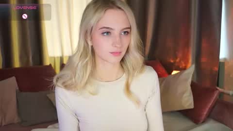 Snapshot of mickeydior chatting on 09.13.25 mickeydior online show from 09.13.25