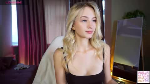 Snapshot of mickeydior chatting on 10.04.25 mickeydior online show from 10.04.25